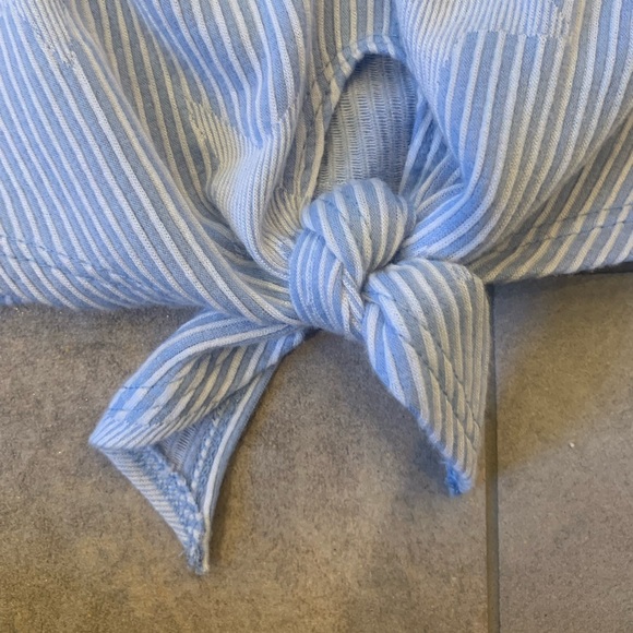 Caution to the Wind tank top! Size S. - Picture 3 of 6